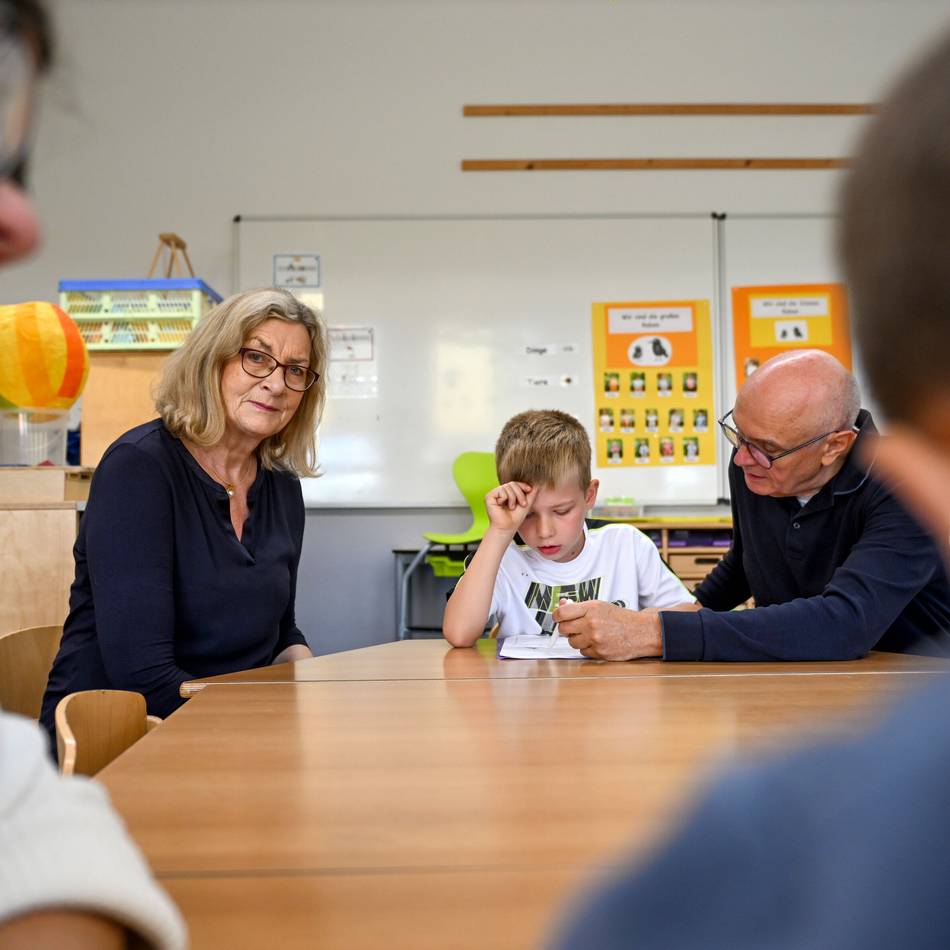 Ehrenamtliche Lesepaten an der Grundschule: „Das, was wir tun, ist, dass wir unsere Zeit schenken“