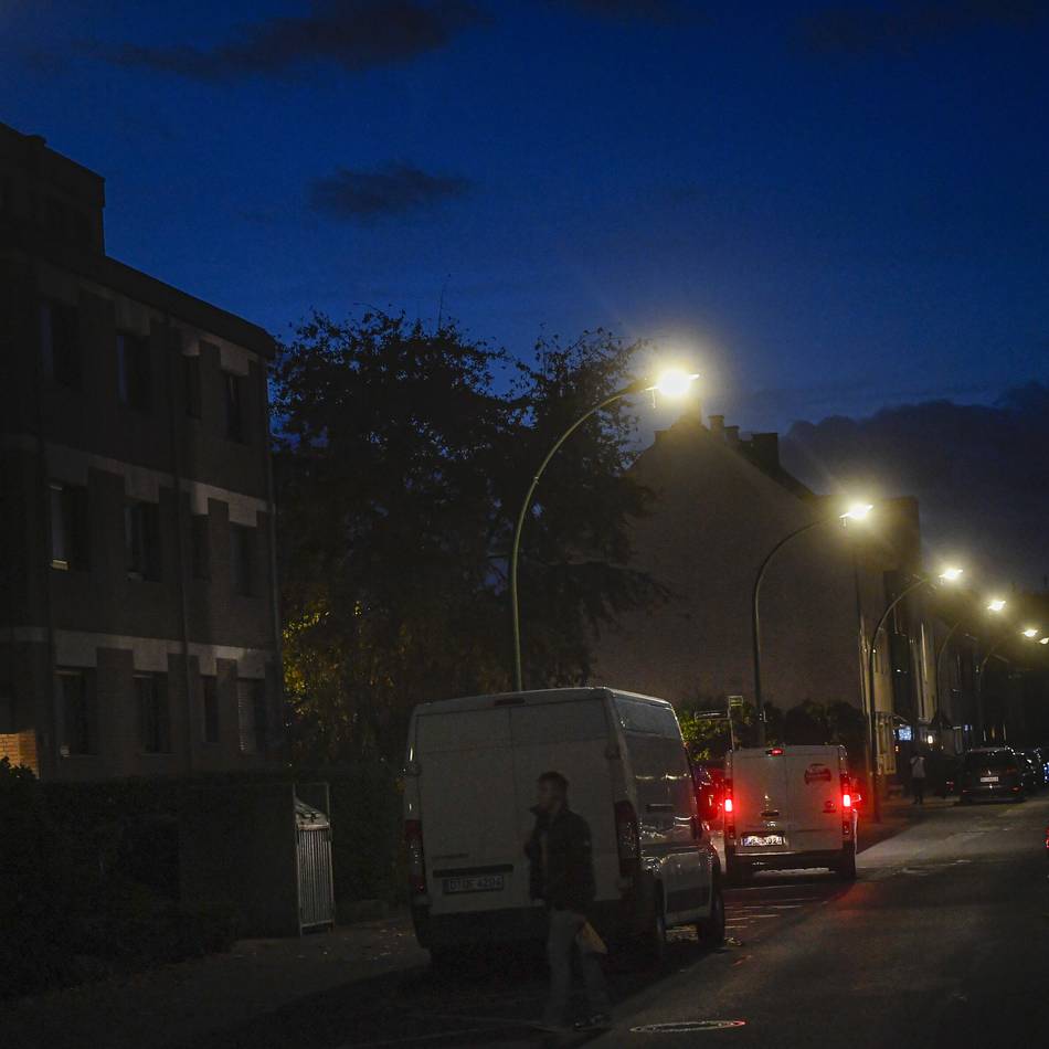 In Düsseldorf-Benrath: Anwohner ärgern sich über zu helles Laternenlicht