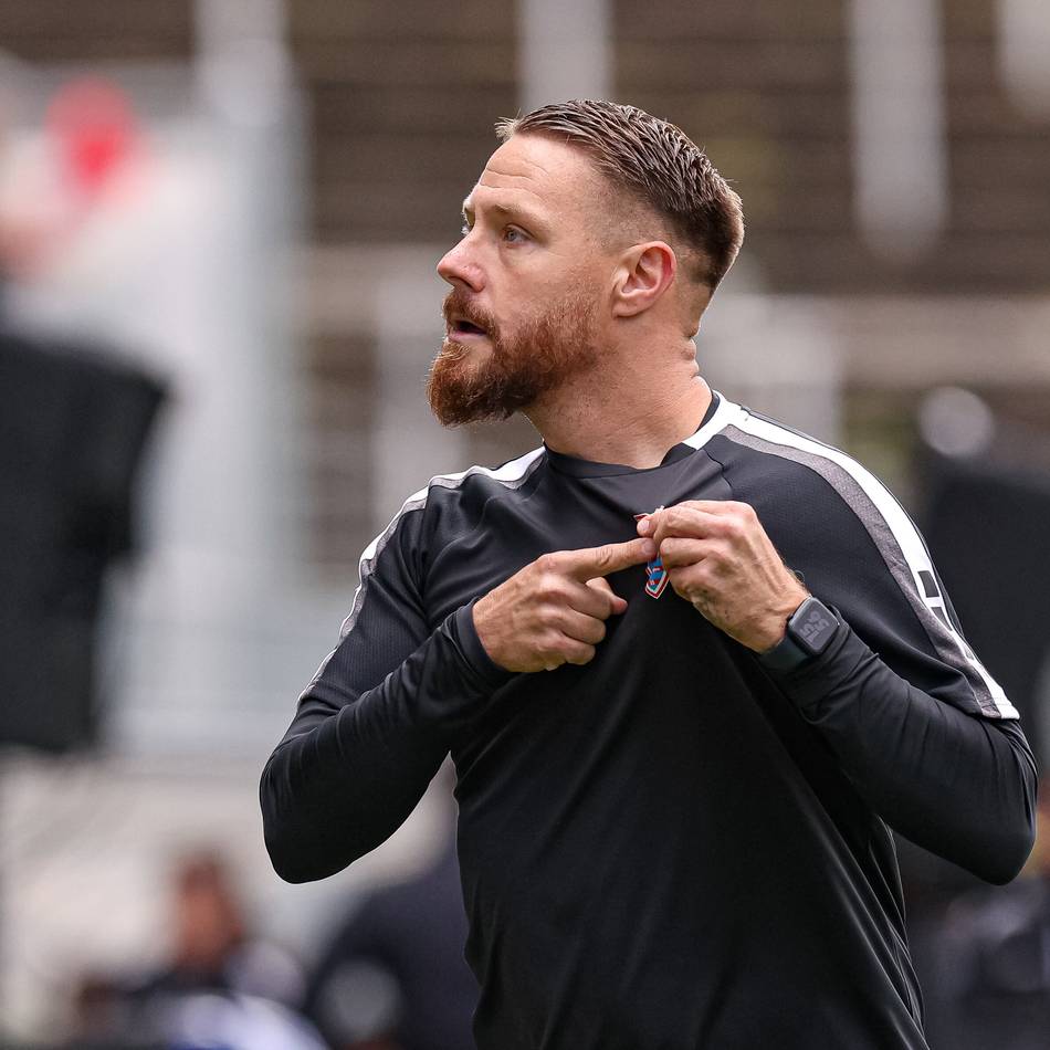 „Die kommen jetzt alle von der Maloche“: Zweimal Drama und ein TV-Auftritt für Ex-KFC-Trainer