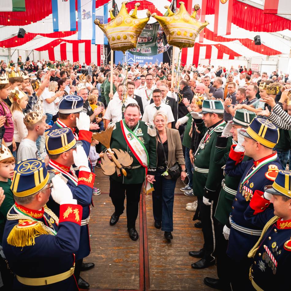 Schützenbrauchtum in Grevenbroich: Marcel Krahwinkel ist neuer „Kron-Kronprinz“ in Gustorf