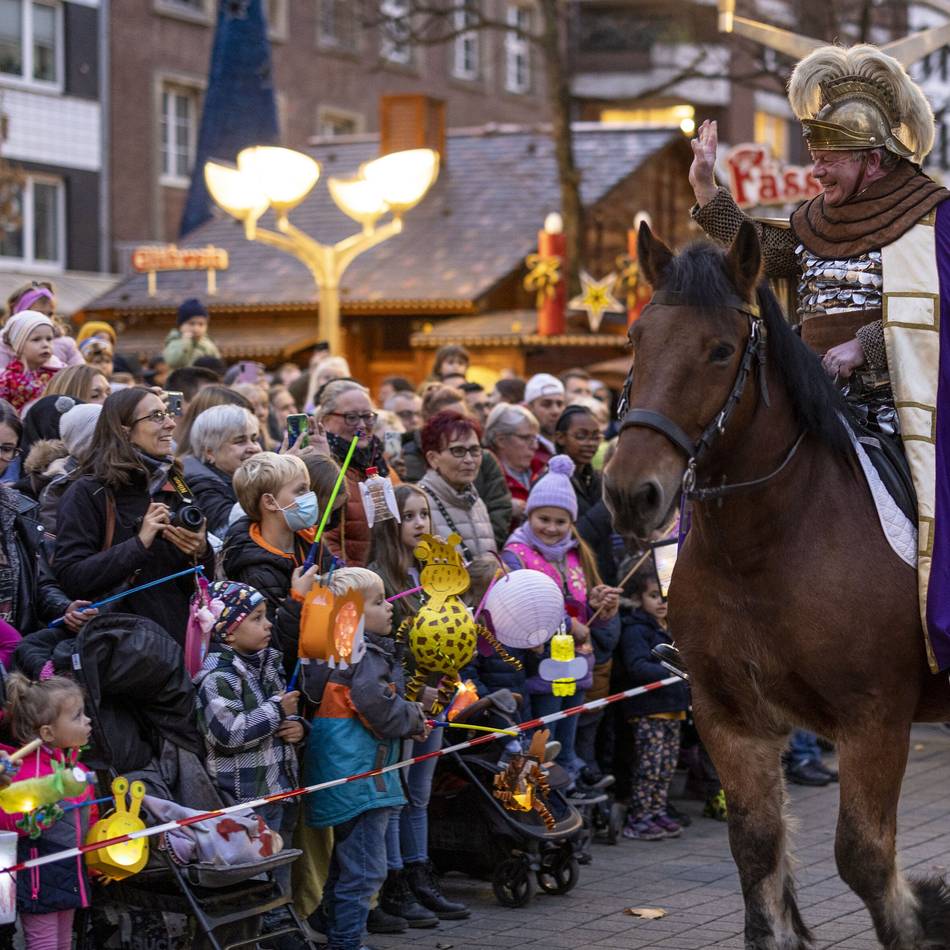 Laternenumzüge in allen Stadtteilen: Hier zieht St. Martin in diesem Jahr durch Duisburg