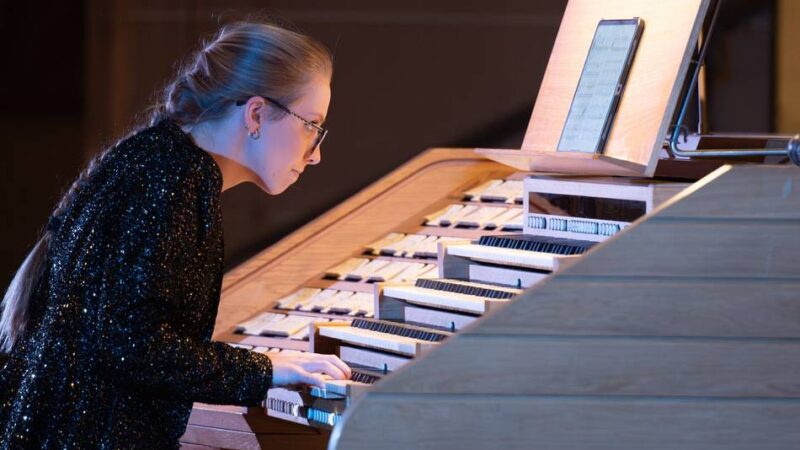 Konzert mit Anna Lapwood in Düsseldorf: Großes Orgelkino