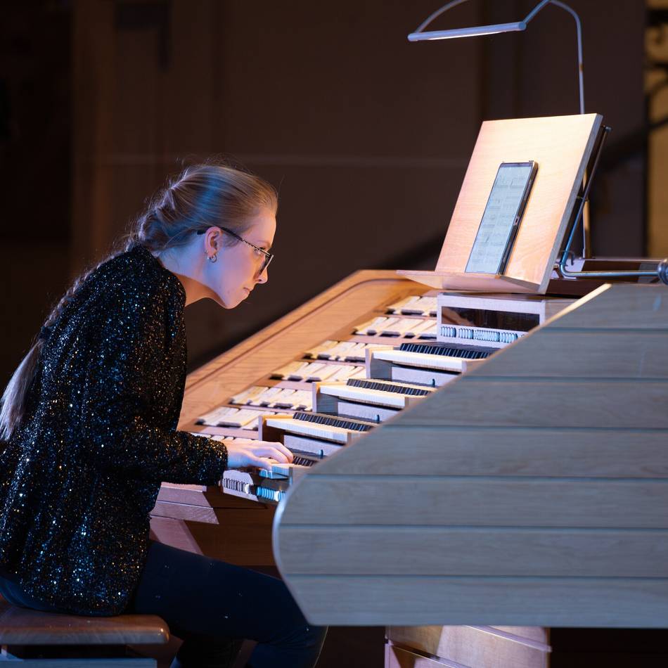 Konzert mit Anna Lapwood in Düsseldorf: Großes Orgelkino