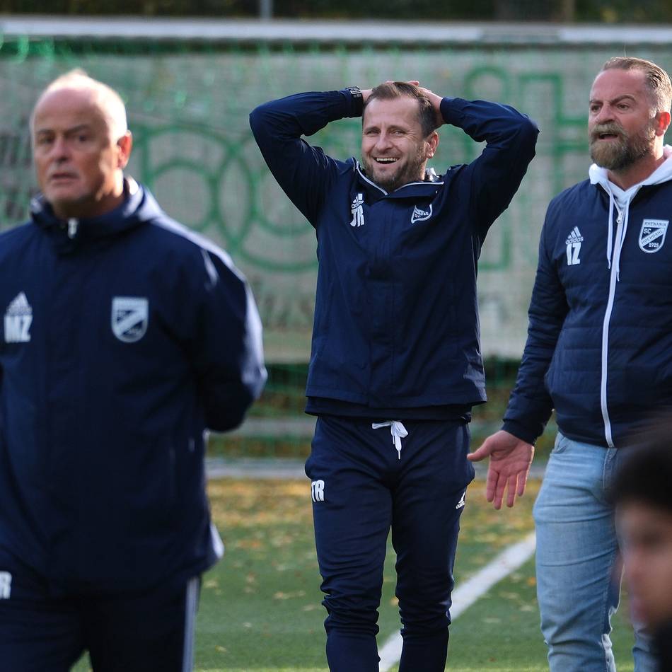 Jubel über den ersten Saisonsieg: Hochdahl stürzt Top-Favoriten TSV Eller 04 vom Gipfel