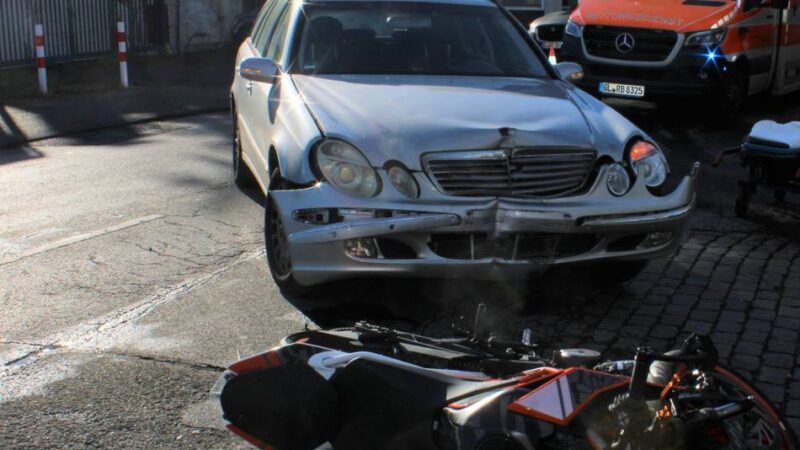 Polizeimeldung Leichlingen: Schwerer Verkehrsunfall auf der Hochstraße