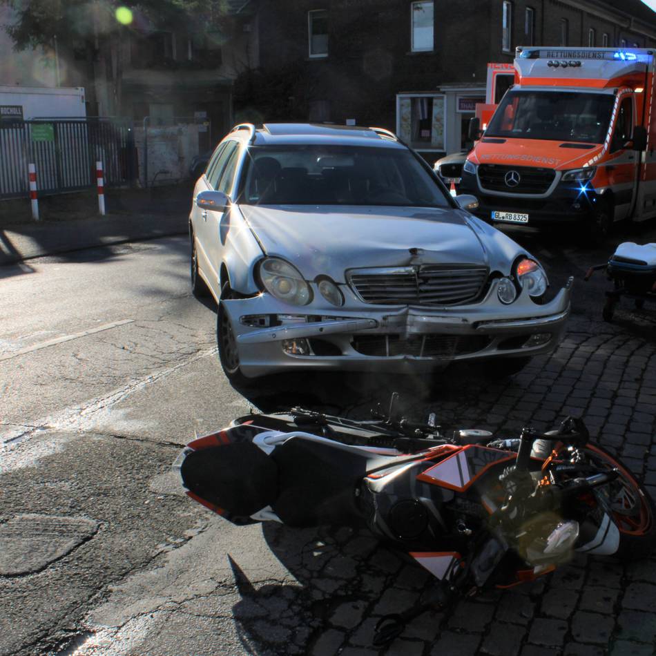 Polizeimeldung Leichlingen: Schwerer Verkehrsunfall auf der Hochstraße