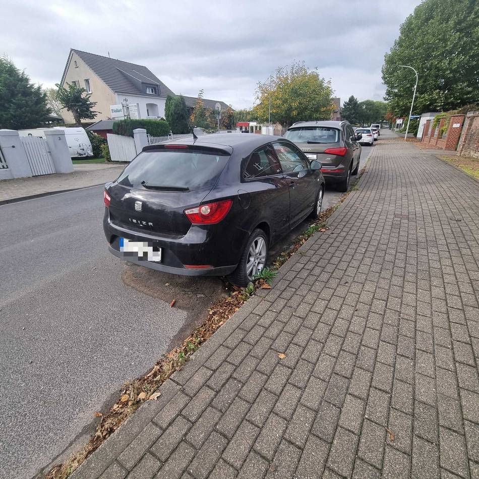 Problem auch in Grevenbroich: Ärger über geparkte Schrottautos – was können Anwohner tun?