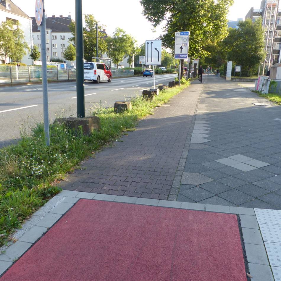 Bauarbeiten in Düsseldorf-Bilk: Nächste Etappe – Stadt baut Rad- und Gehweg am Auf’m Hennekamp aus