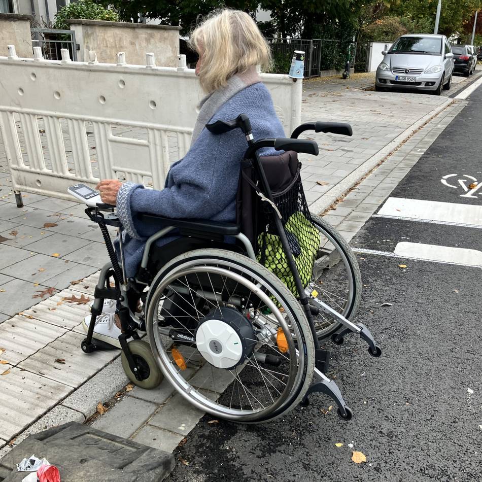 Mobilität in Düsseldorf: Von der Bordsteinkante gestoppt