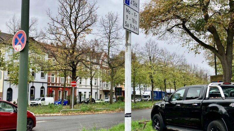 Einkaufsstandort Düsseldorf: Parkscheiben bleiben nur rund um Benrather Mitte Pflicht