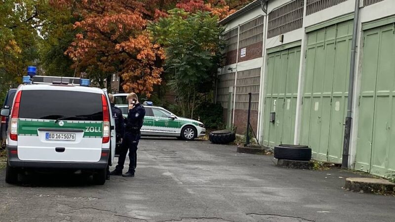 Ausgefallene Razzia in Krefeld: Zoll da, Uber-Lizenznehmer fort