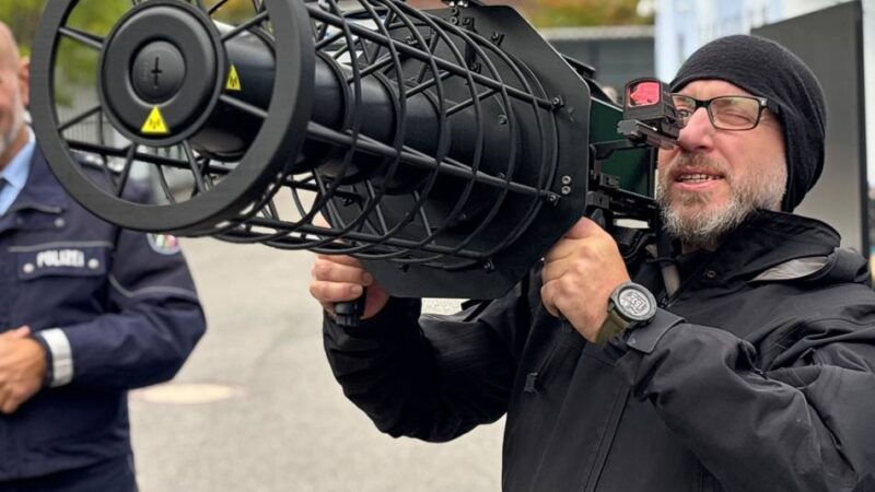 Möglichkeiten und Regeln: Wie die Polizei in NRW Drohnen vom Himmel holt