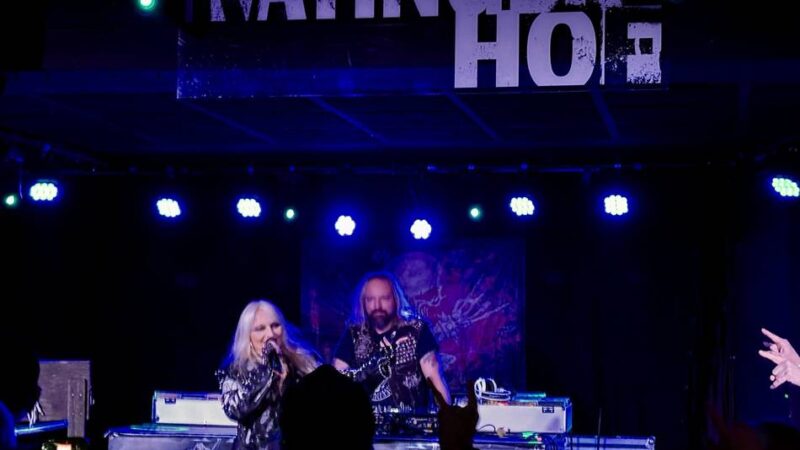 Doro Pesch in Düsseldorf: Queen of Metal zu Besuch in der Altstadt – „Hier hat alles angefangen“
