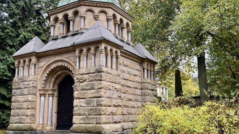 Schaden von mindestens 75.000 Euro: Kupferdiebe plündern Mausoleen auf dem Düsseldorfer Nordfriedhof