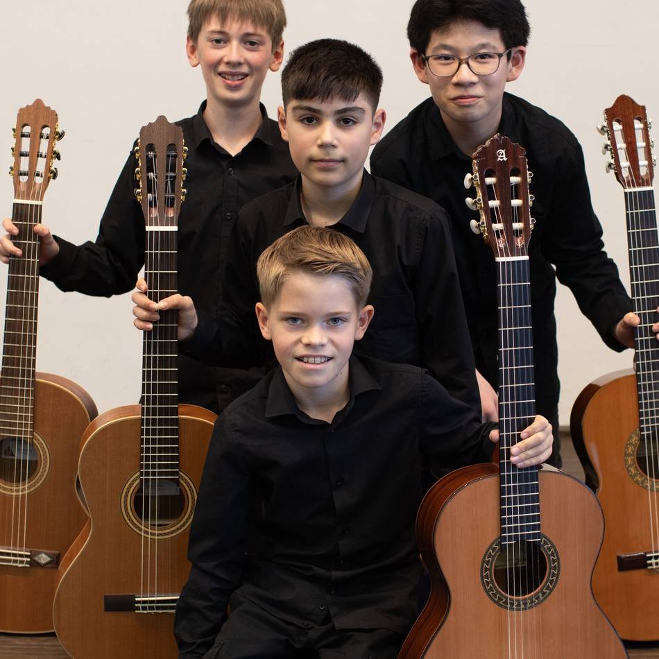 In der Volkshochschule Monheim: Die Vielfalt der Zupfinstrumente erleben