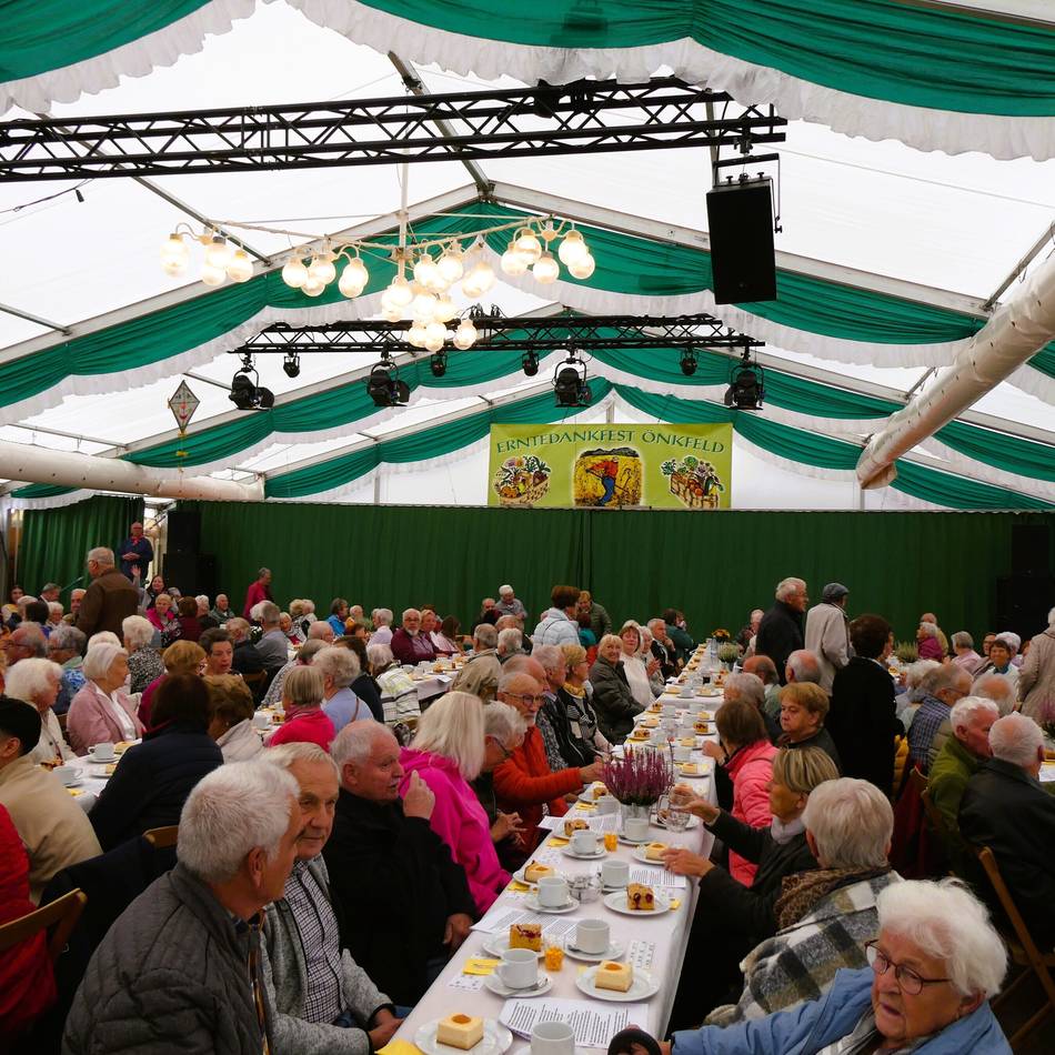 Brauchtum in Radevormwald: Seniorennachmittag mit Bändertanz und Bingo