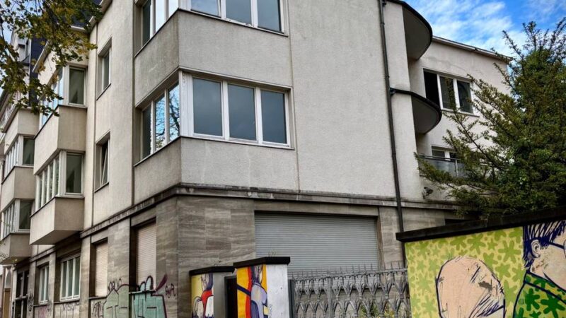 Ungewöhnliche Wohnkonzepte in Düsseldorf : So geht es mit dem alten Pfarrhaus an der Fischerstraße weiter