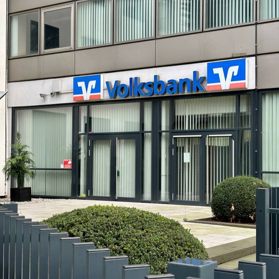 Bei Versammlung: Vertreter der Volksbank Düsseldorf Neuss unterstützen Fusion mit Krefeld