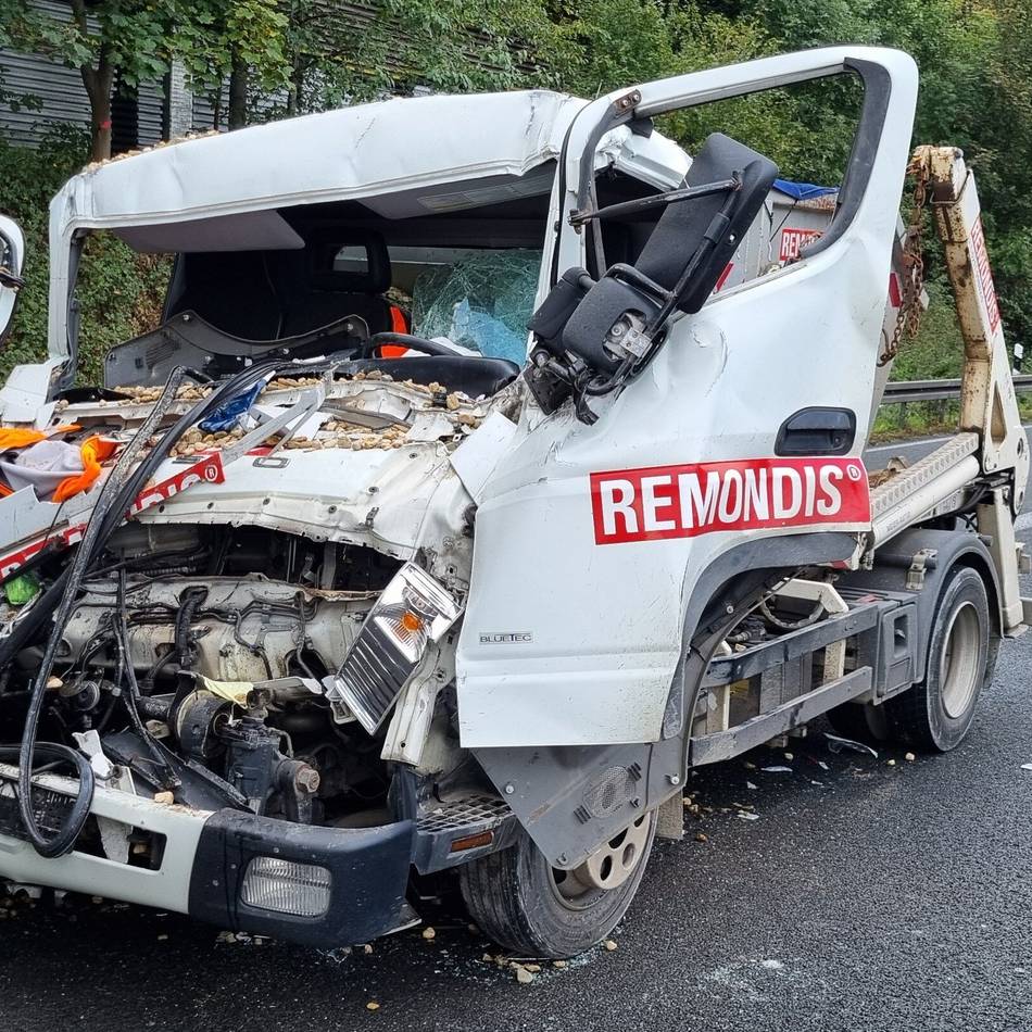 Unfall auf der A3: Lkw fährt auf Sattelzug auf