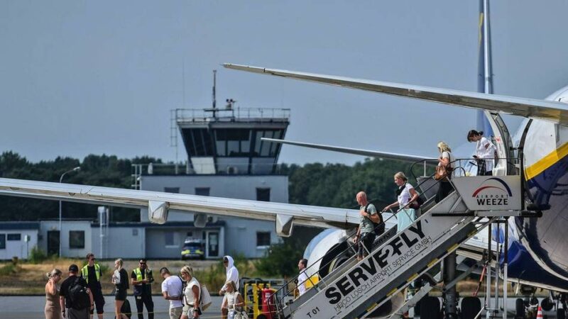 Airline protestiert gegen Ticketsteuer: Das sind die Folgen der Ryanair-Kürzungen für Flugreisende am Airport Weeze