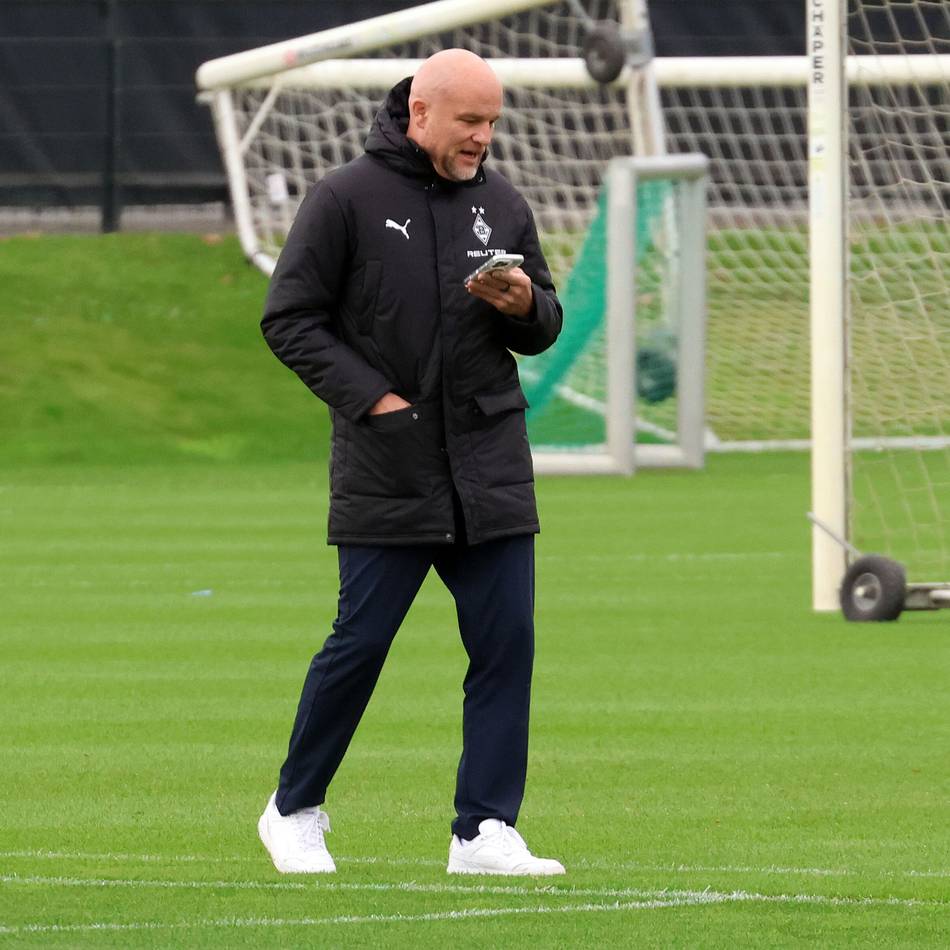 „Ich hoffe es, ja“: Schröder äußert sich zur Trainerfrage und Winter-Verstärkungen