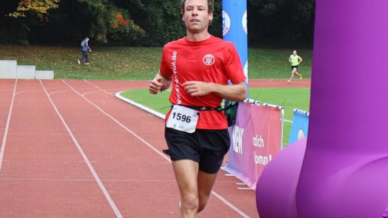 Mehr als 300 Teilnehmer: Lucas Vehling gewinnt überlegen den Viersener Herbstwaldlauf