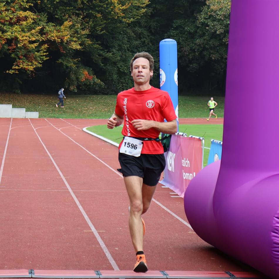 Mehr als 300 Teilnehmer: Lucas Vehling gewinnt überlegen den Viersener Herbstwaldlauf