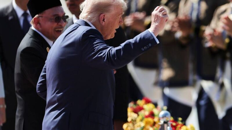 US-Präsident auf Asien-Reise: Donald Trump tanzt bei Landung in Malaysia