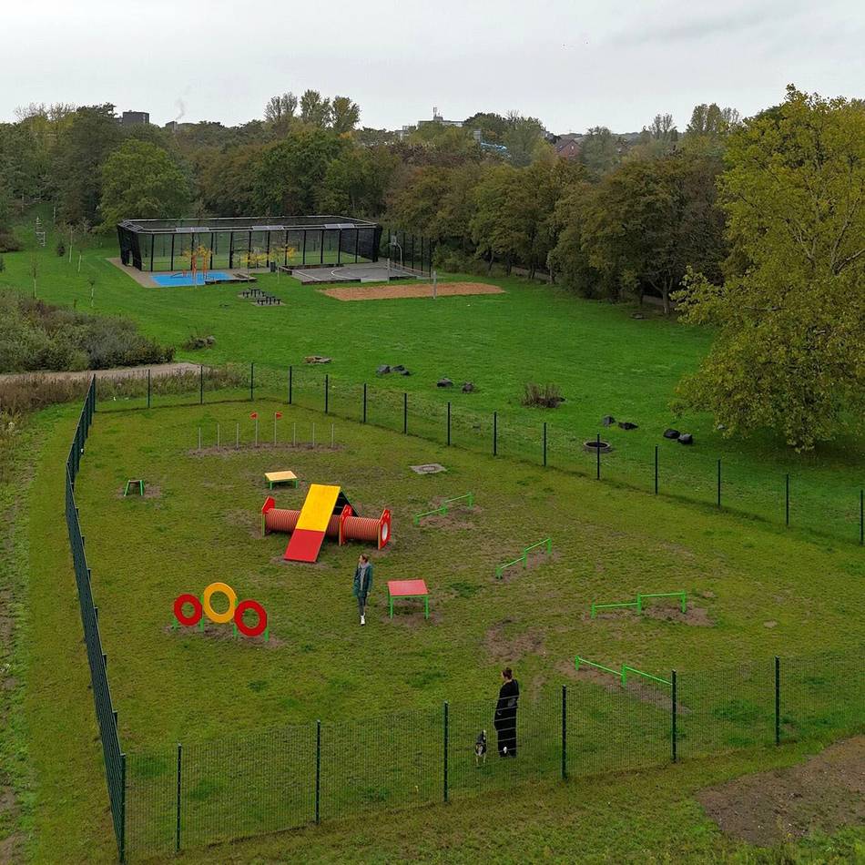 Hunde in Monheim: Neue Auslauffläche mit Hindernisparcours für Hunde