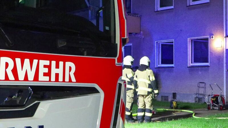 Einsatz in Hilden: Feuerwehr löscht nächtlichen Zimmerbrand