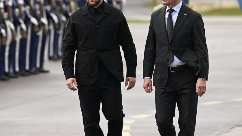 100 bis 150 Flugzeuge: Selenskyj plant milliardenschweren Kauf von schwedischen Kampfjets