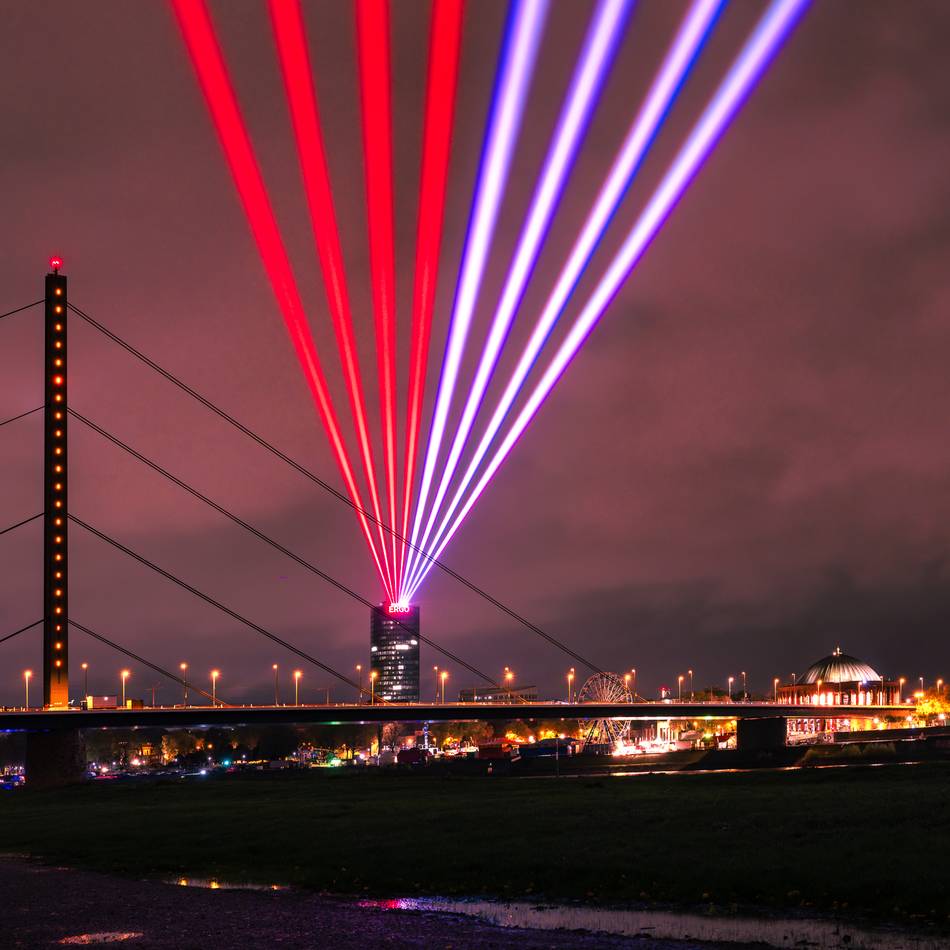 Auf dem Ergo-Turm: Große Lasershow über Düsseldorf – hier hat man den besten Blick