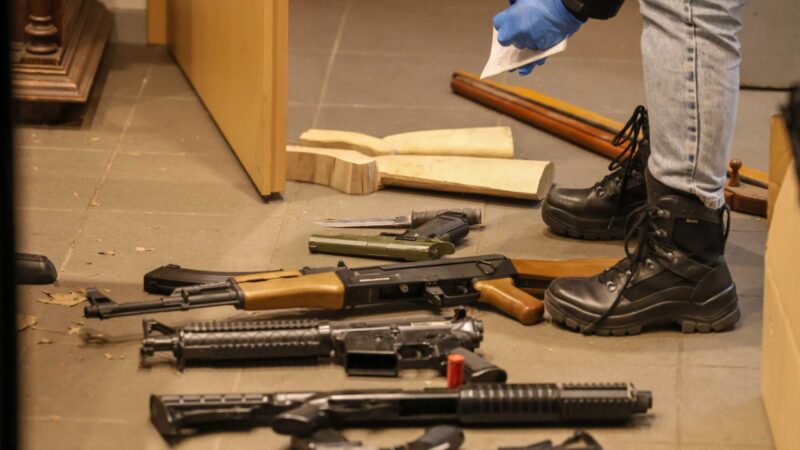 Nordrhein-Westfalen: Festnahmen nach SEK-Einsatz und Waffenfund