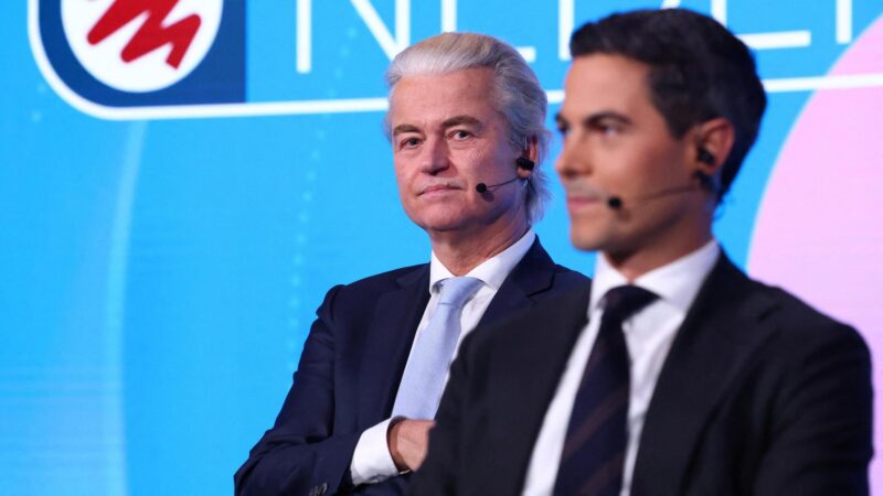 Wilders und Linksliberale laut Hochrechnung fast gleichauf
