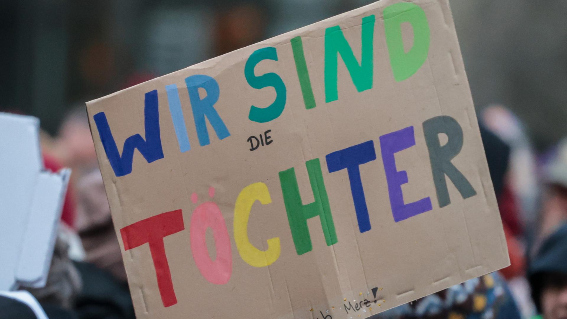 Prominente fordern von Kanzler Merz mehr Sicherheit für Frauen