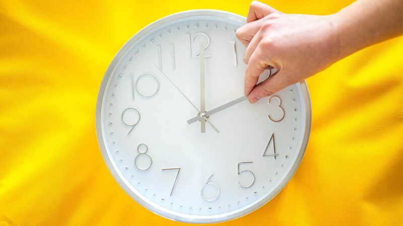 Zeitumstellung: Leben wir im Sommer in der falschen Zeitzone?