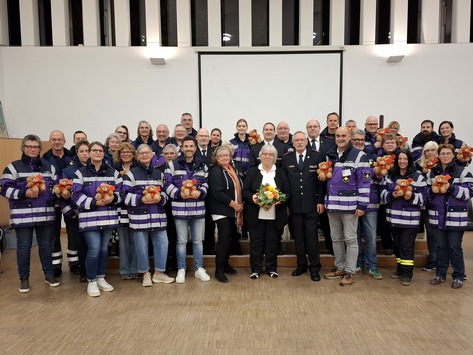 FW-KA: Kreisfeuerwehrverband Karlsruhe übergibt 260 Teddybären an die Notfallseelsorge
