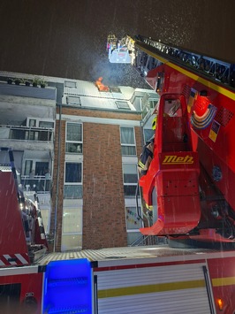FW-PI: Dachgeschossbrand in der Straße Krähenhorst – 43 Personen unverletzt gesichtet