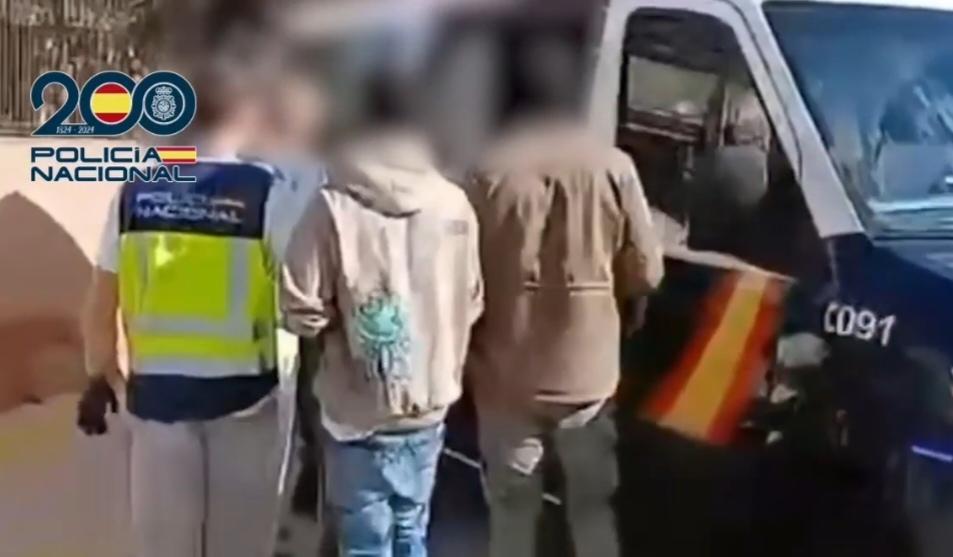 Sie umarmten ihre Opfer in der Schinkenstraße: Dreiste Handy-Diebe auf Mallorca festgenommen