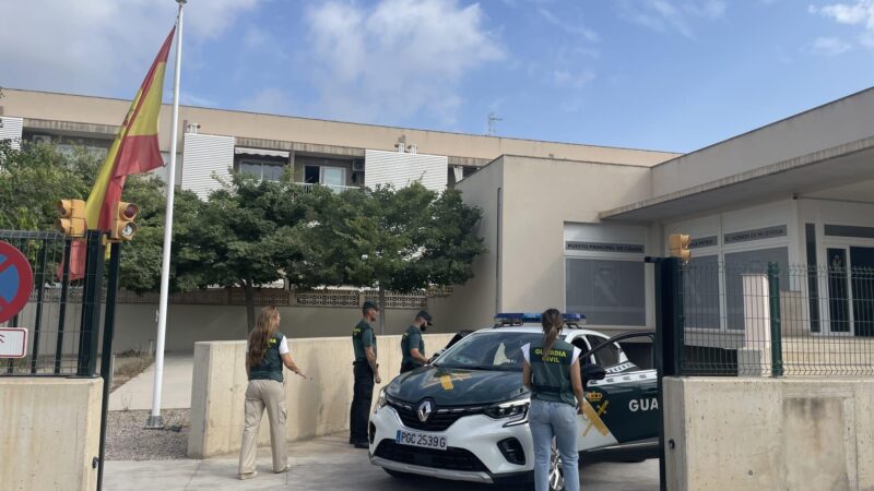 Messermann versteckte sich im Schrank: Polizisten führen auf Mallorca Ex-Freund von Frau ab