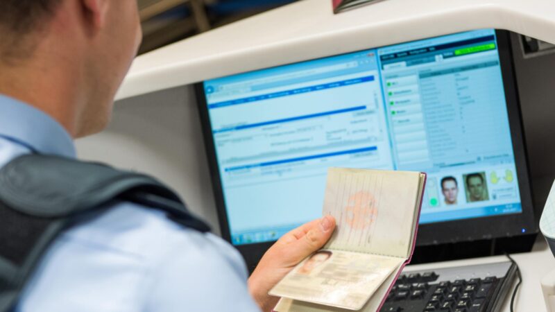 Nach der Landung an deutschem Airport abgefangen: Spanier wurde per Haftbefehl gesucht