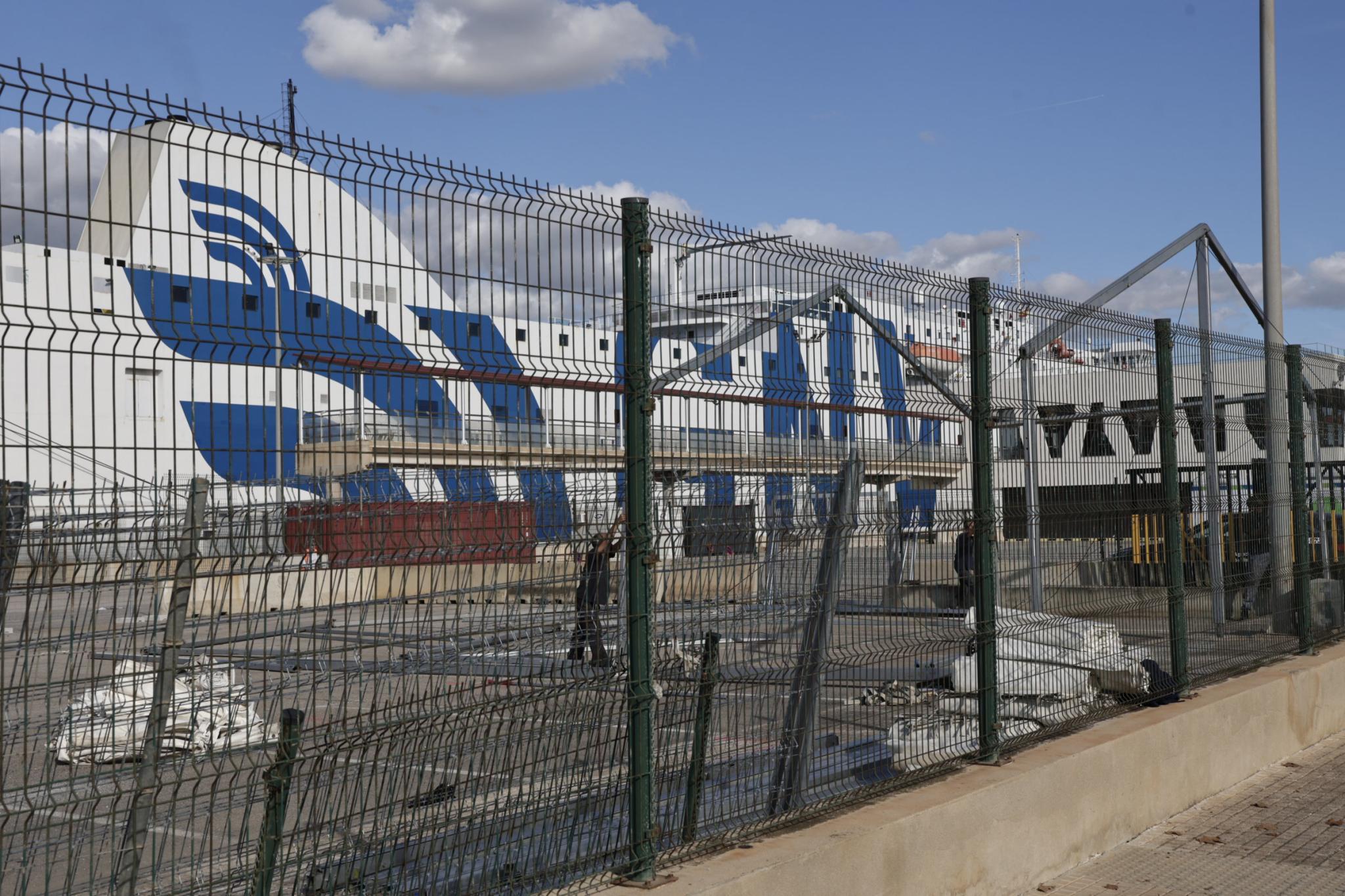 Im Hafen von Palma werden jetzt Notunterkünfte für illegale Migranten errichtet