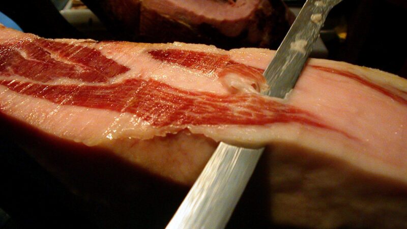 Beim Mittagessen auf Mallorca: Mann verschluckt sich an spanischem Schinken und stirbt