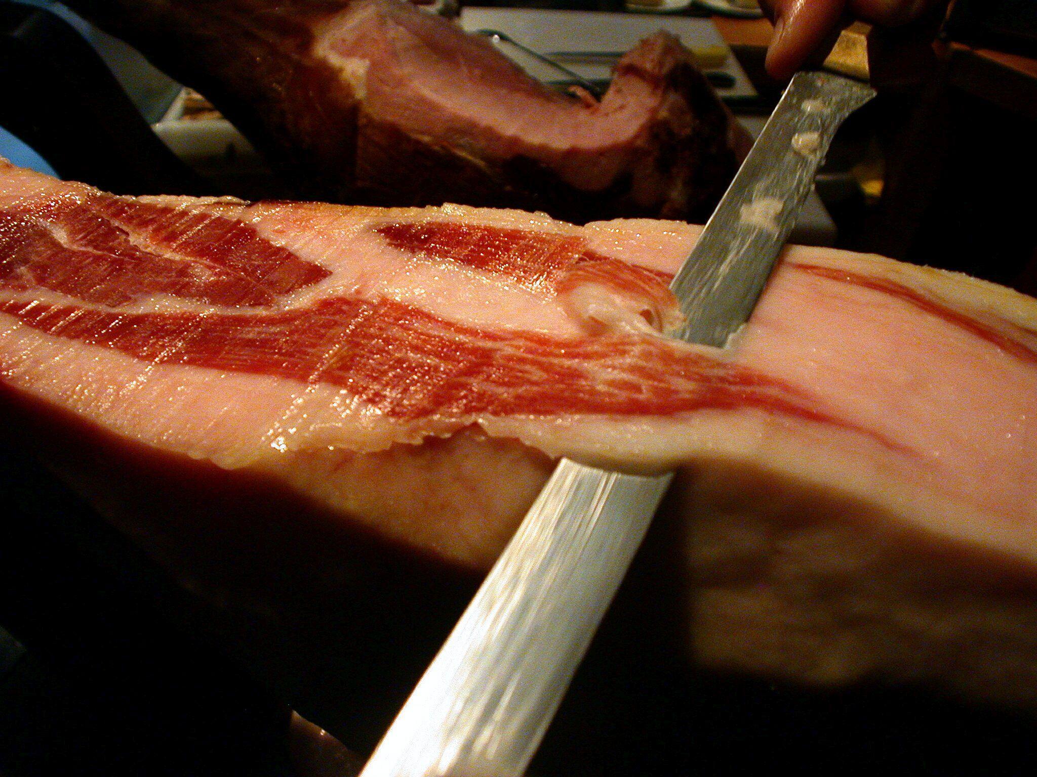 Beim Mittagessen auf Mallorca: Mann verschluckt sich an spanischem Schinken und stirbt