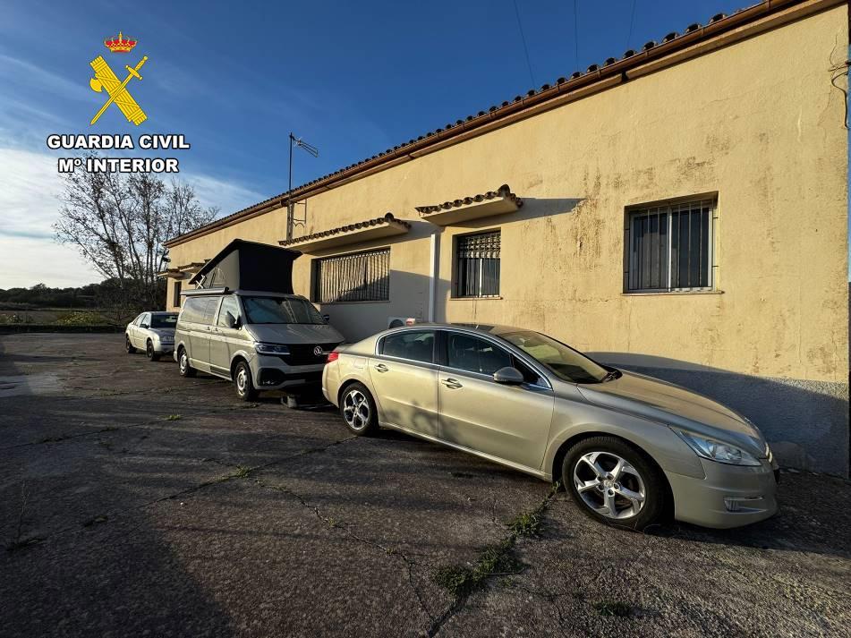 50 Mal festgenommen: Polizei holt Seriendieb im geklauten VW-Bully aus dem Schlaf