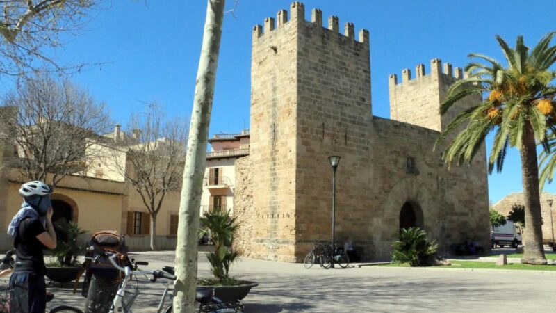 Das Wetter in Alcúdia am 16. November 2025: Überwiegend bewölkt und milde Temperaturen