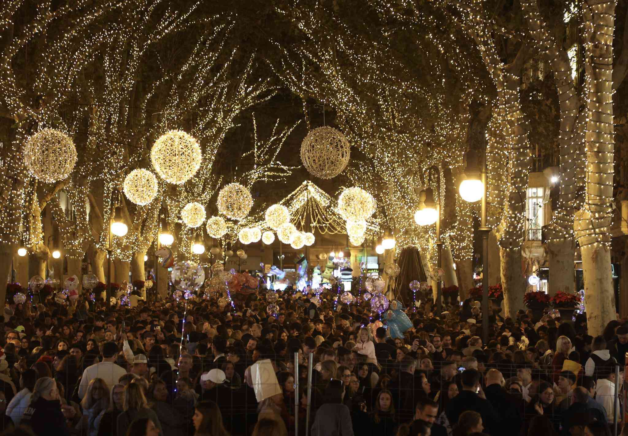 Sicherheitsgründe! Einschalten der Weihachtsbeleuchtung kann nicht auf dem Paseo del Borne stattfinden