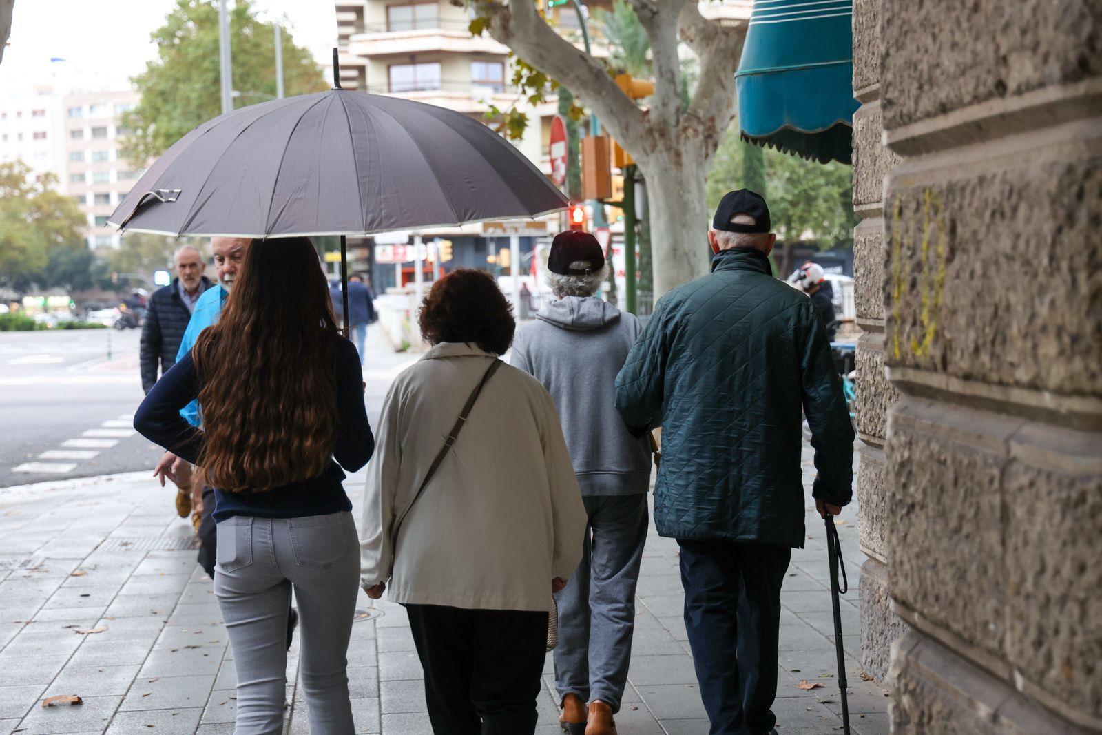 Verdunkelter Mittag, Blitz und Donner: Tiefdruckgebiet mit viel Regen trifft auf Mallorca