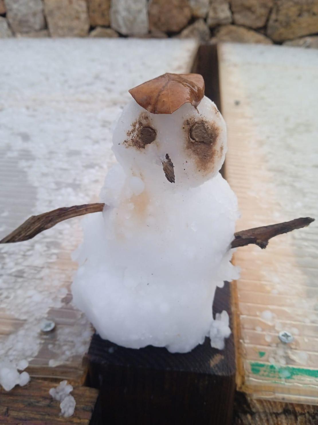 Kältepeitsche aus dem Norden: Erster Schneemann auf Mallorca bereits errichtet