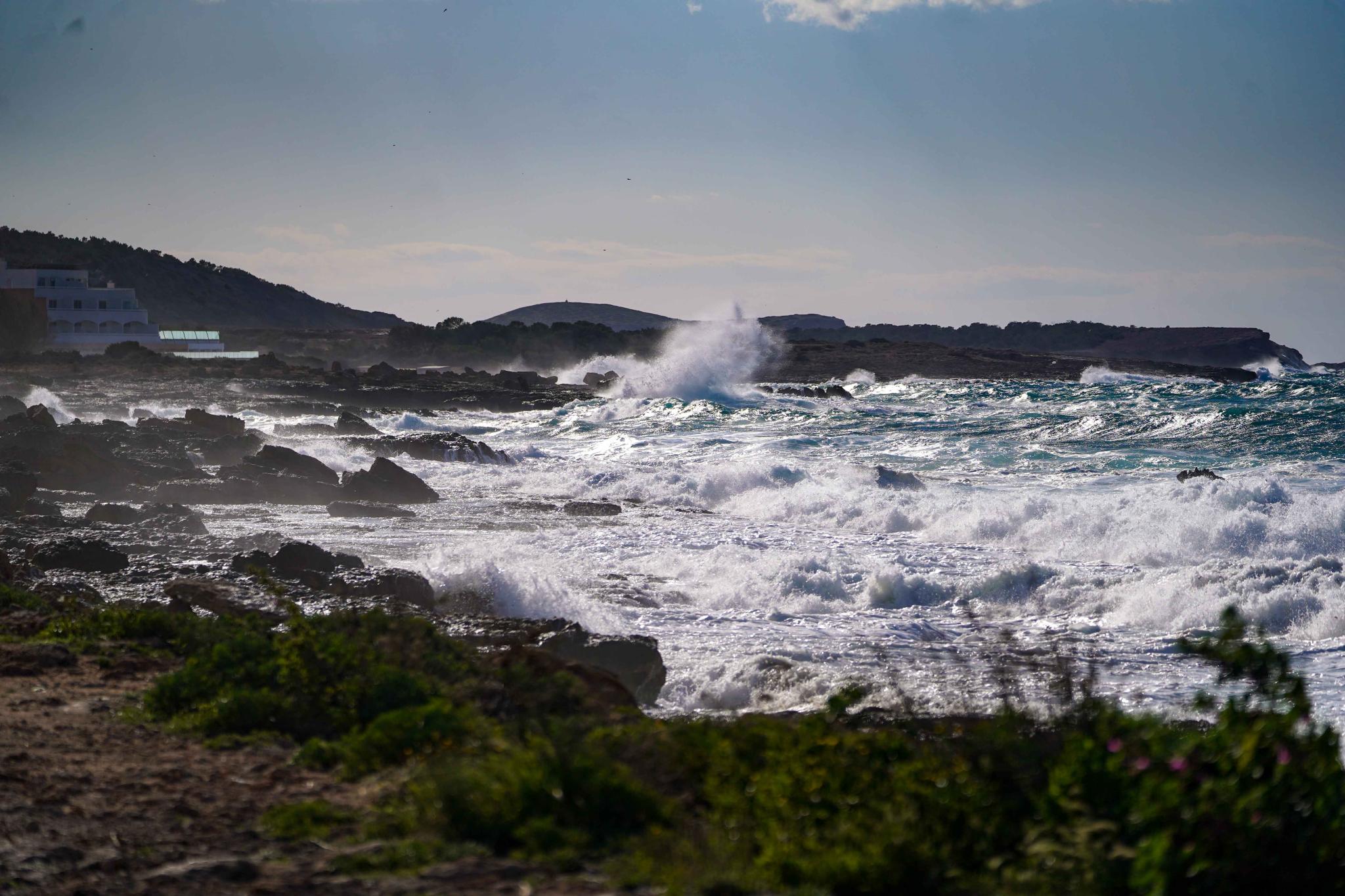 Sturmwarnung vor Zehn-Meter-Wellen: Kaltfront bringt kräftigen Nordwind und eisige Nächte